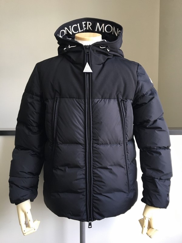 MONCLER (モンクレール) の＜MONTCLAR (モンクラー)＞が新鮮です