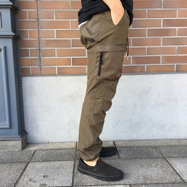 JOHN ELLIOTT 󥨥ꥪå high Shrunk Nylon Cargo Pants 3.jpg