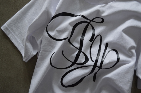 The Stylist Japan ꥹȥѥ LOGO T-SHIRT 2.jpg