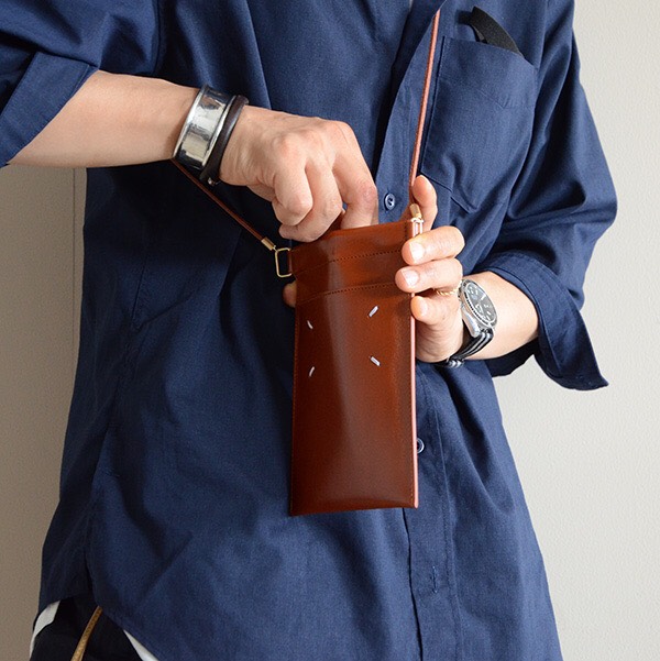 初登場、Maison Margiera（メゾンマルジェラ）11 からのi phone POUCH