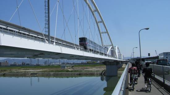鳥飼大橋、大阪モノレール