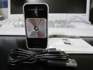本体、USBケーブル、Users Guide