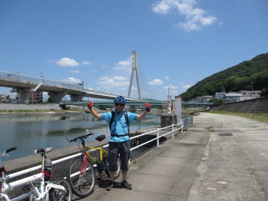 2013-06-29_1110_猪名川背景はビッグハープと五月山_IMG_3646_s.JPG