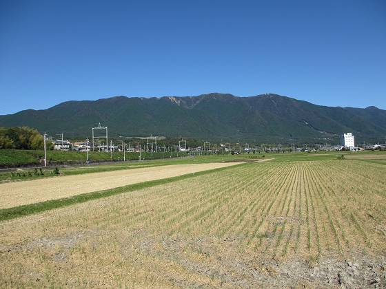 2013-09-27_0933_目の覚めるような青空と比良の山並_IMG_5035_s.JPG