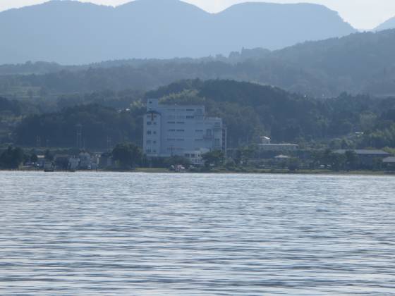 2014-07-25_1611_湖上から帰港時に目標になるビル_IMG_6820_s.JPG
