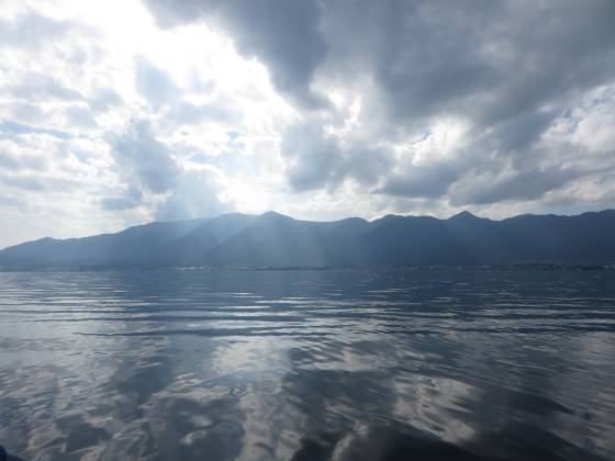 2014-07-25_1540_比良の山並みの上に怪しげな雲_IMG_6807_s.JPG