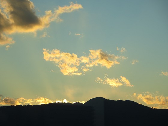 2014-12-13_1635_和邇駅出て直後の夕日_IMG_0561_s.JPG