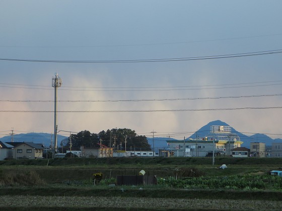 2014-12-13_1609_南の野洲方向に雨足_IMG_0552_s.JPG