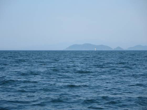 2015-05-22_1535_ジャイブ南下中観測塔を沖島手前に見る_IMG_3715_s.JPG
