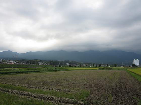 2015-08-28_1625_雲に覆われた比良の山並み_IMG_5270_s.JPG