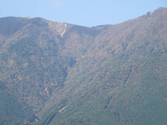 2015-10-23_1050_びわ湖バレイの下の斜面は僅かに紅葉_IMG_5984_s.JPG