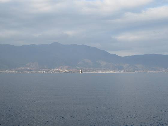 2015-12-12_1513_志賀沖観測塔の南を通過_IMG_0127_s.JPG