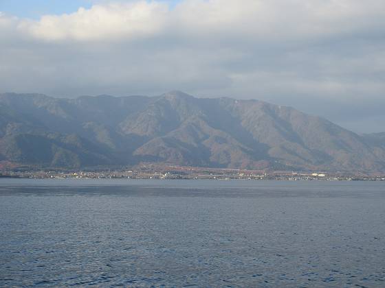 2015-12-12_1523_雲から射す光に浮かんだ比良の山並み_IMG_0132_s.JPG