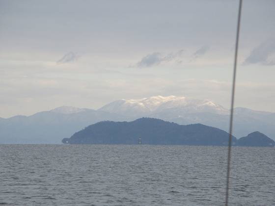 2015-152-18_1026_東に雪で白くなった霊仙山ズーム一杯_IMG_0185_s.JPG