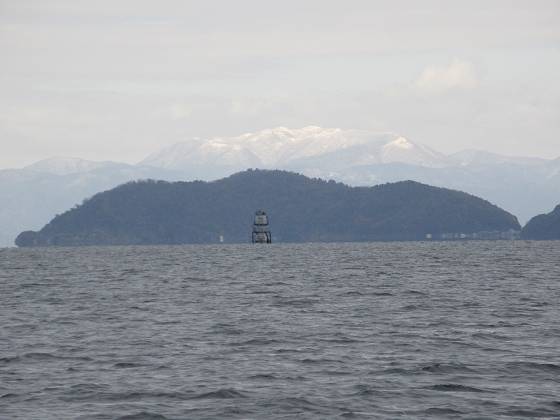 2015-152-18_1207_東に観測塔と沖島が重なるズーム_IMG_0220_s.JPG