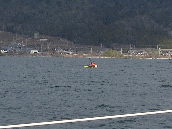 2020-01-02_1156_左舷前方にカヤック_IMG_1636_ts.JPG