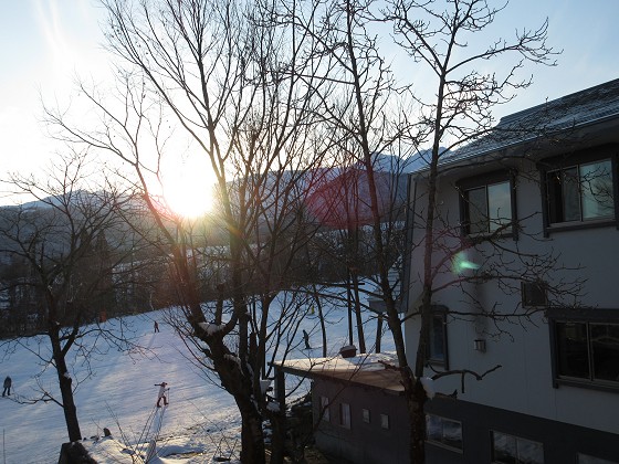 2020-02-02_1629_部屋の窓の外の日没_IMG_2285_s.JPG