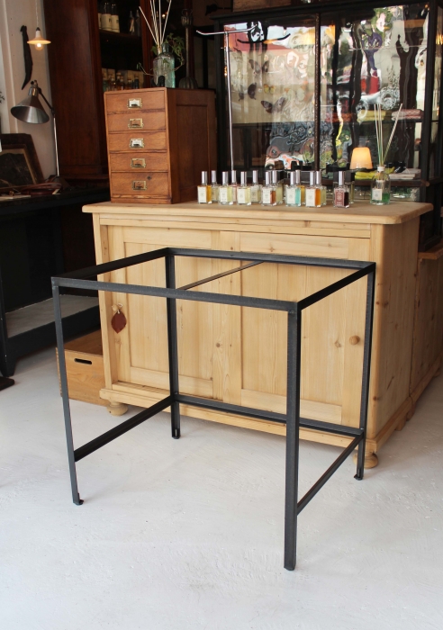 1台 アングルフレームテーブル