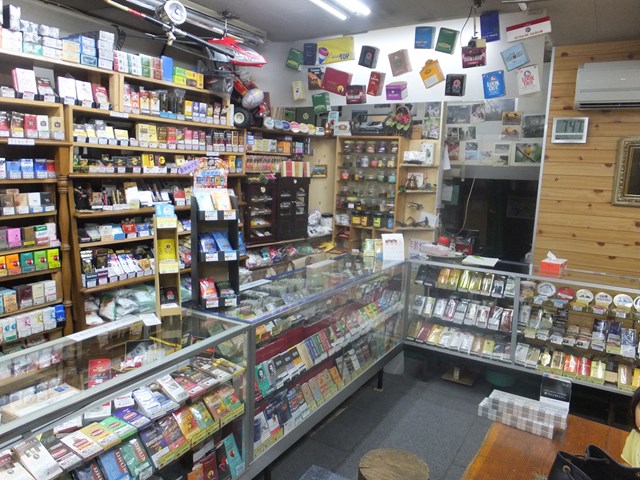 陳列棚を増やし、取扱銘柄が増えました!! | たばこ屋「ルネハマヤ」