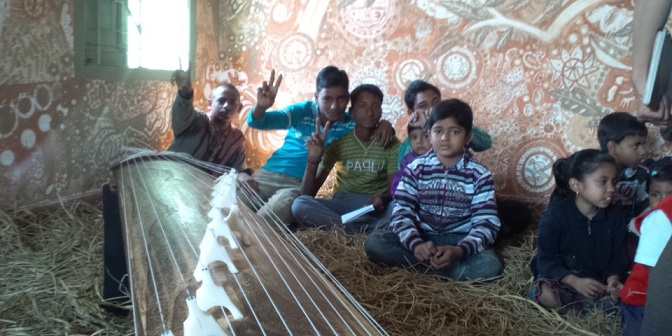 Qo_to surrounded by Children