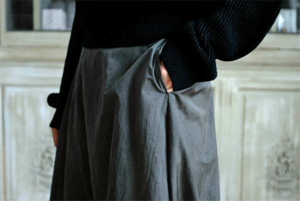 ATON HAND DYED NYLON FLARED SKIRTブラック 02 ATON HAND DYED NYLON FLARED SKIRTブラック 02