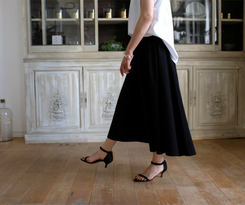 エイトン SUVIN AIR SPINNING GATHERED SKIRT ATON 