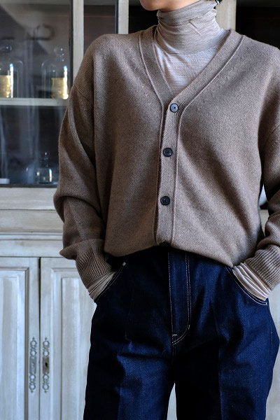 ファッション特集 AURALEE 5 ベビーカシミヤニットカーディガン ファッション特集 AURALEE 5 ベビーカシミヤニットカーディガン