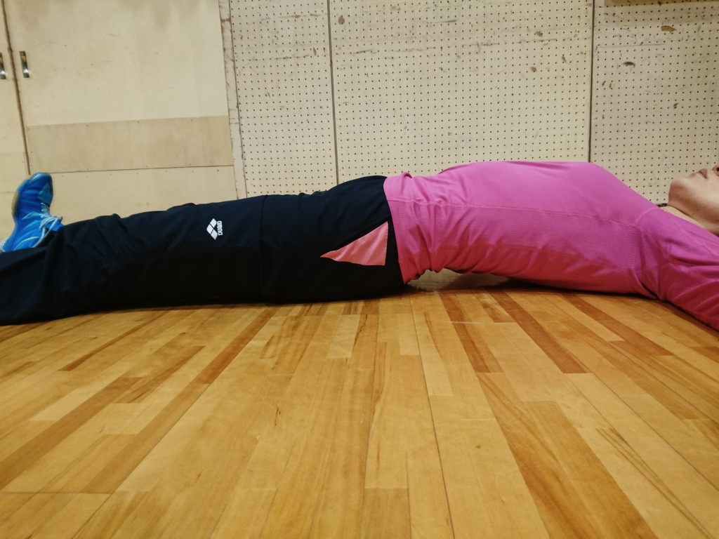 『仰向けで寝ると腰が痛い』超簡単な理由とは？ 自宅で出来る！腰痛トレーニングブログ