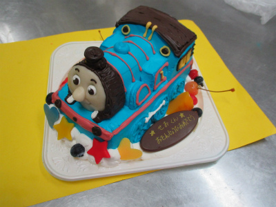 トーマス立体ケーキ はりまやblog 似顔絵ケーキ イラストケーキ 立体ケーキなど