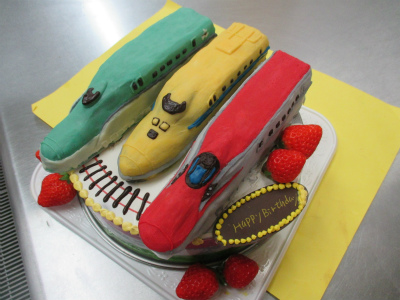 新幹線のケーキ はりまやblog 似顔絵ケーキ イラストケーキ 立体ケーキなど