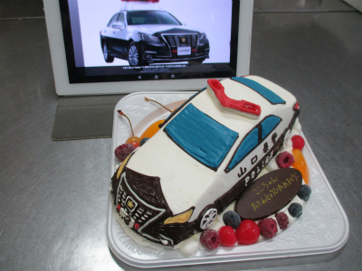 新型クラウンパトカーのケーキ はりまやblog 似顔絵ケーキ イラストケーキ 立体ケーキなど