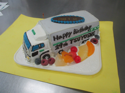 トラックのケーキ はりまやblog 似顔絵ケーキ イラストケーキ 立体ケーキなど