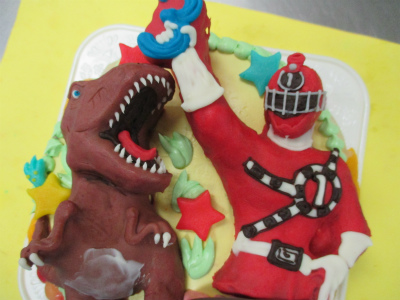 トッキュウジャーと恐竜のケーキ はりまやblog 似顔絵ケーキ イラストケーキ 立体ケーキなど