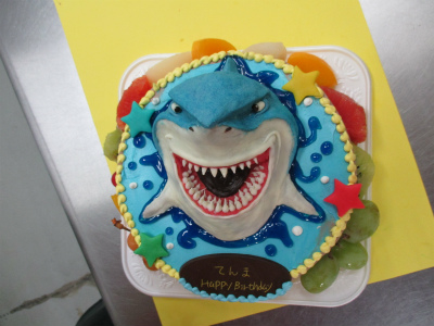 サメのケーキ はりまやblog 似顔絵ケーキ イラストケーキ 立体ケーキなど