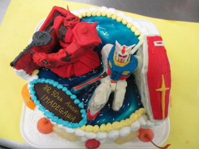 ガンダムのケーキ シャア専用ザクのケーキ はりまやblog 似顔絵ケーキ イラストケーキ 立体ケーキなど