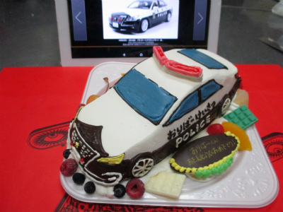 新型クラウンパトカー はりまやblog 似顔絵ケーキ イラストケーキ 立体ケーキなど