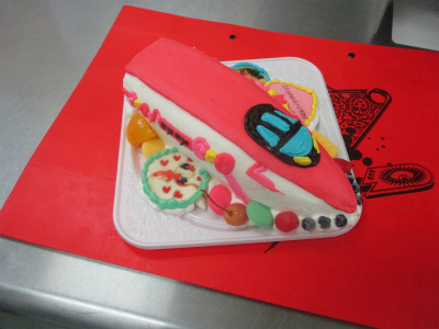 キティちゃんの新幹線のケーキ はりまやblog 似顔絵ケーキ イラストケーキ 立体ケーキなど
