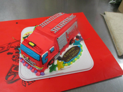 消防車のケーキ はりまやblog 似顔絵ケーキ イラストケーキ 立体ケーキなど