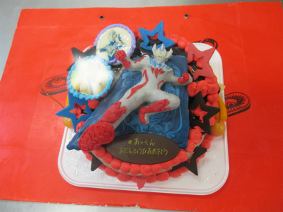 ウルトラマンタイガの立体ケーキ はりまやblog 似顔絵ケーキ イラストケーキ 立体ケーキなど