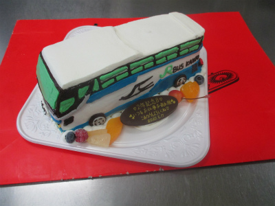 バスの立体ケーキ はりまやblog 似顔絵ケーキ イラストケーキ 立体ケーキなど