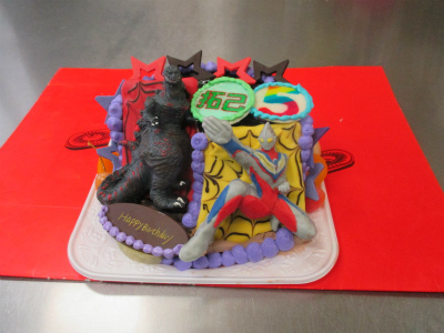 ゴジラ ウルトラマンティガの立体ケーキ はりまやblog 似顔絵ケーキ イラストケーキ 立体ケーキなど