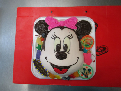 ミニーの顔型立体ケーキ はりまやblog 似顔絵ケーキ イラストケーキ 立体ケーキなど
