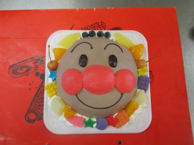 アンパンマンの顔型ケーキ はりまやblog 似顔絵ケーキ イラストケーキ 立体ケーキなど