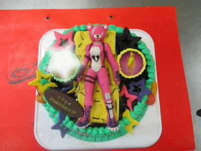 フォートナイトのピンクマの立体ケーキ はりまやblog 似顔絵ケーキ イラストケーキ 立体ケーキなど