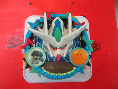 ガンダムの立体ケーキ はりまやblog 似顔絵ケーキ イラストケーキ 立体ケーキなど