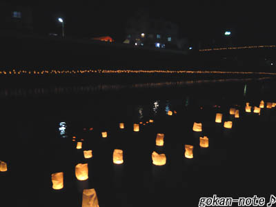 河川敷-水面に写る