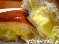 クリームパン-断面.jpg