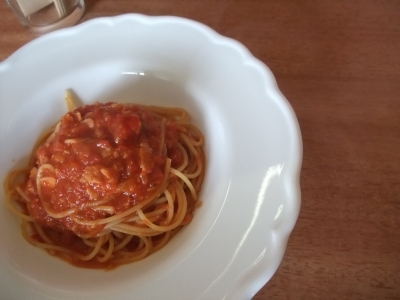 ベーコンのトマトソースパスタ