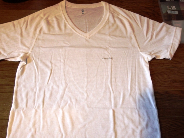 ビジネススーツ用アウトドアVネック白Tシャツ