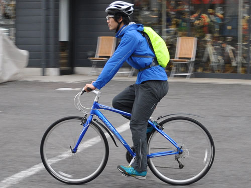 自転車通勤にも使えるレインウェア